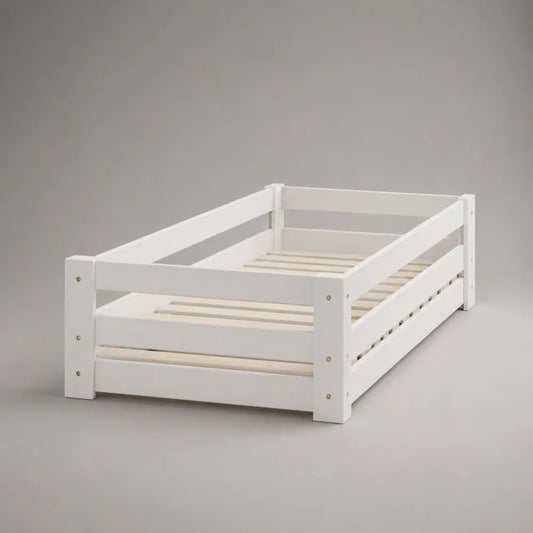 Lit enfant bas rectangulaire 90 x 190 cm en bois blanc avec barrières et sommier à lattes